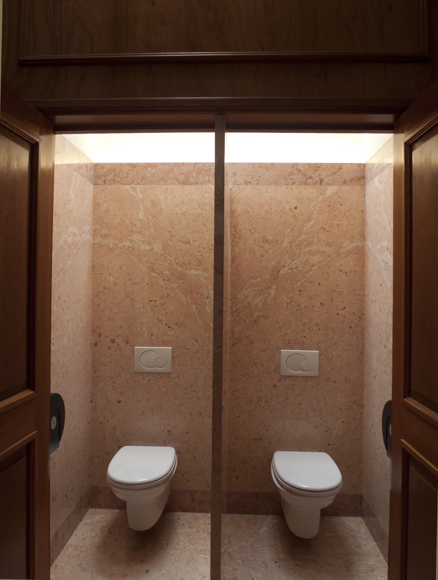 SESPEC — efficient task and ambient lighting in a service space